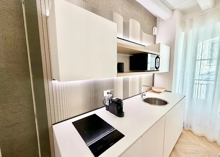 1min Da E Duomo Prestigioso アパート