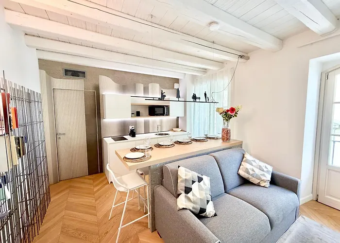 1min Da E Duomo Prestigioso アパート コモ